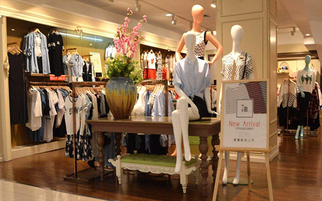 陳列重于導(dǎo)購(gòu) 快時(shí)尚服裝店應(yīng)超越“產(chǎn)品思維”的視覺(jué)營(yíng)銷革命